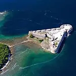 アパート In Karin Gornji With Sea View, Terrace, Air Conditioning, Wi-fi オブロヴァツ