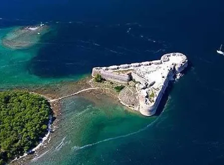 アパート In Karin Gornji With Sea View, Terrace, Air Conditioning, Wi-fi オブロヴァツ