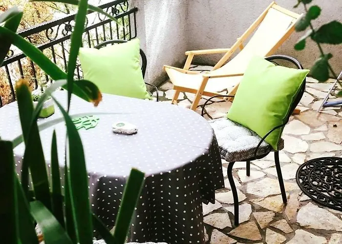 דירה In Karin Gornji With Sea View, Terrace, Air Conditioning, Wi-fi אוברובץ